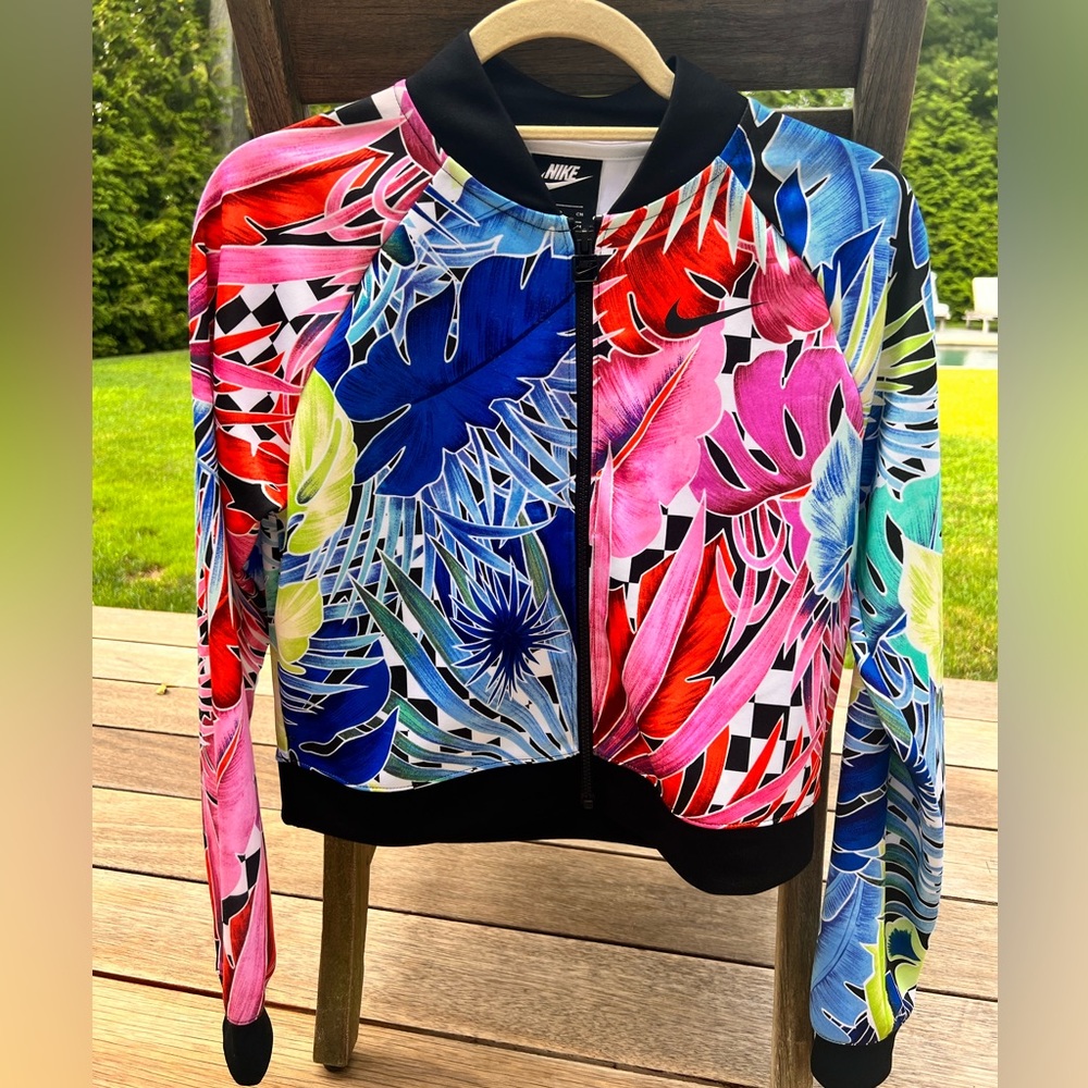 Small Nike Track Jacket - Picture 2 of 5